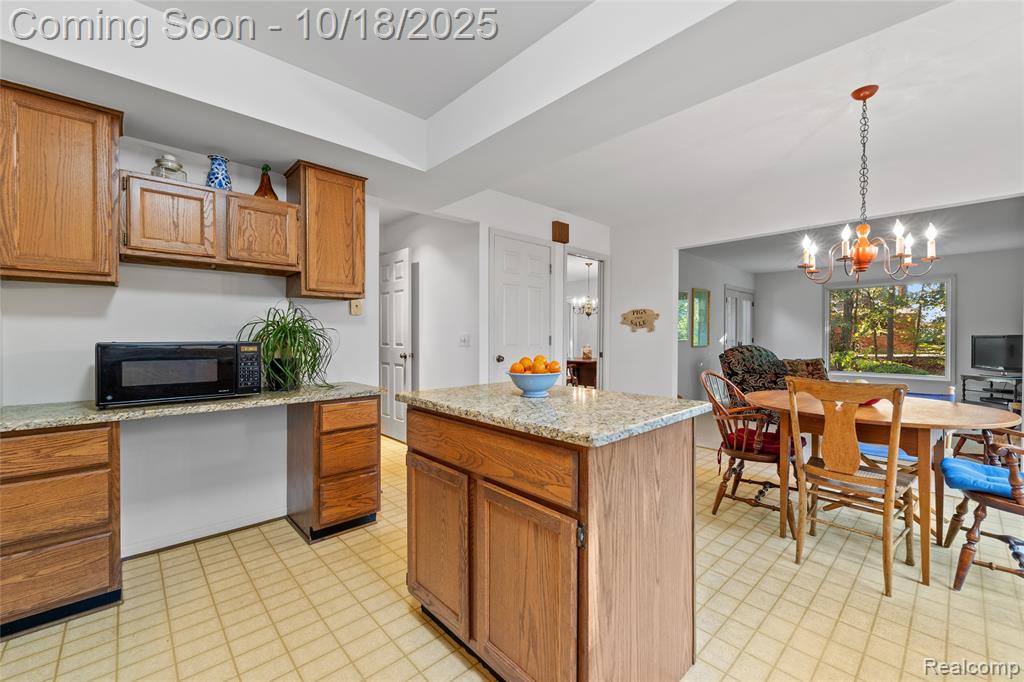 448 Streamview Court Rochester Hills, MI 48309 - Photo 12 of 40