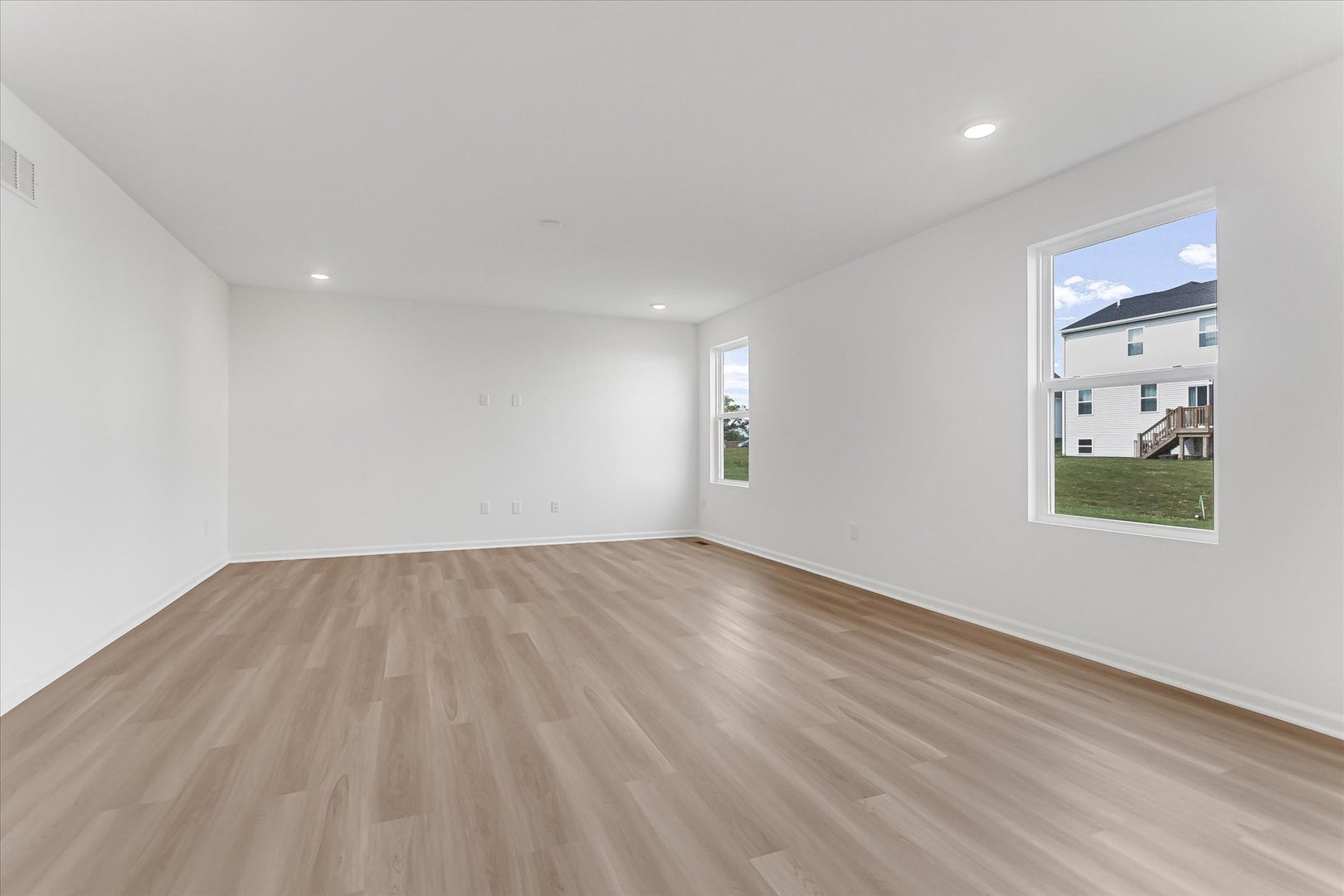620 Endicott Road South Elgin, IL 60177 - Photo 8 of 30 an empty room with windows