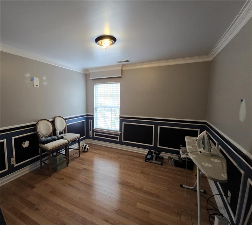 2900 Suttles Drive Southwest Atlanta, GA 30331 - Photo 17 of 23 a living room with furniture gym equipment and a window