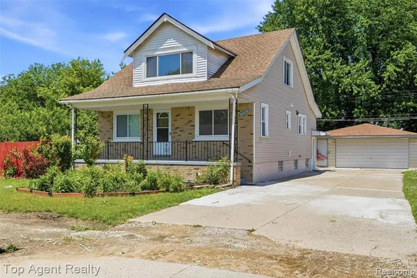 $279,000 | 20219 Nicke Street, Clinton Township, MI 48035