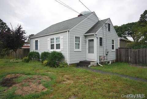 2 Ridgeway Boulevard Bay Shore, NY 11706 - Photo 1 of 1