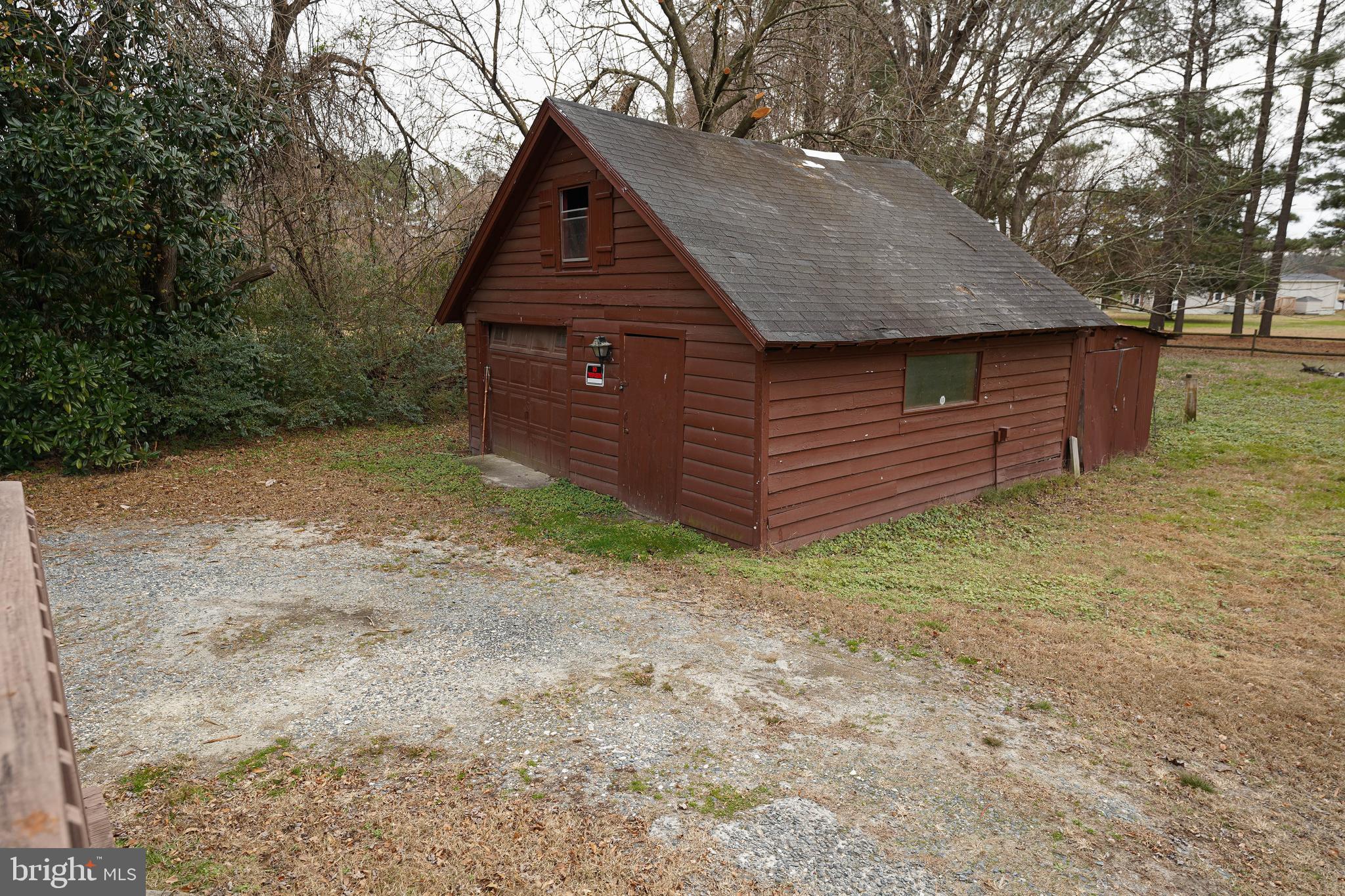 31339 Old Ocean City Road Salisbury, MD 21804 - Photo 9 of 52 a backyard of a house