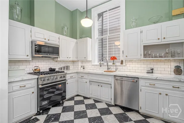 $2,850,000 | 222 East Gwinnett Street, Savannah, GA 31401