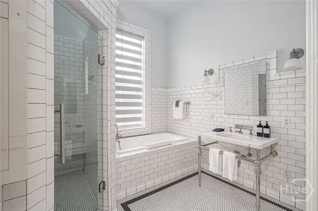 $2,850,000 | 222 East Gwinnett Street, Savannah, GA 31401