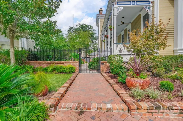 $2,850,000 | 222 East Gwinnett Street, Savannah, GA 31401
