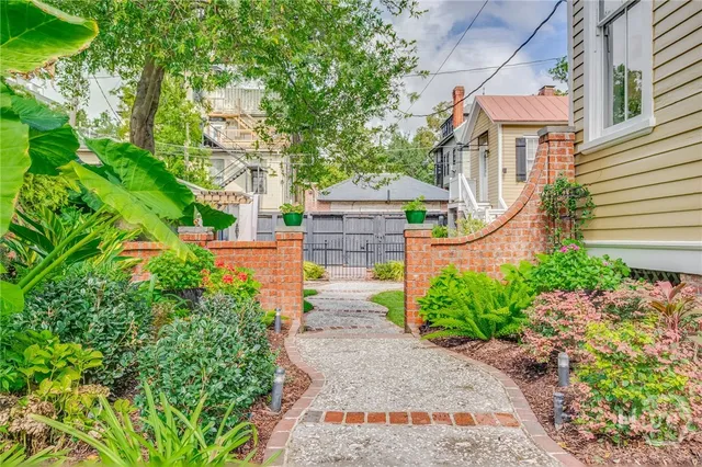 $2,850,000 | 222 East Gwinnett Street, Savannah, GA 31401