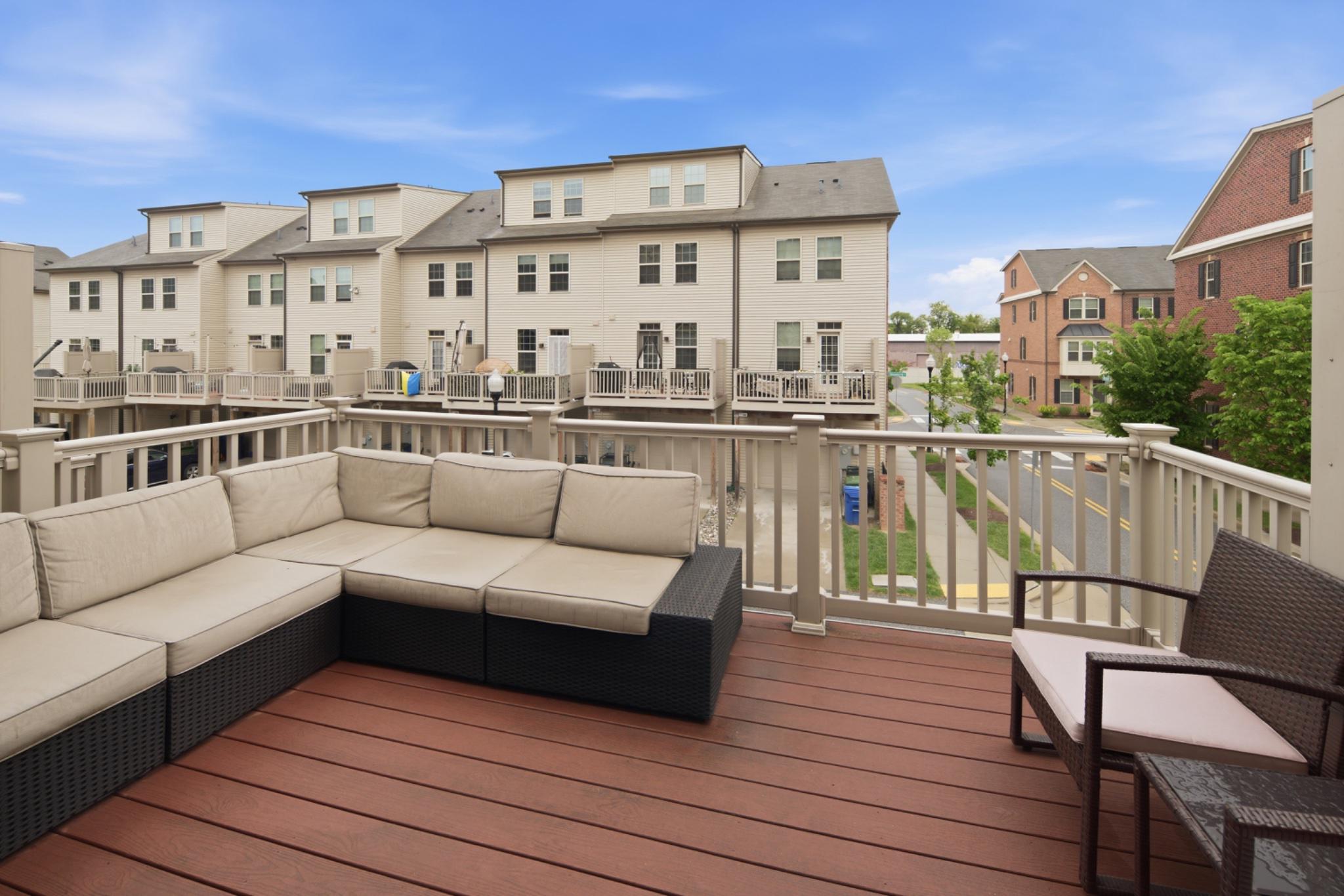 120 Oldham Street Baltimore, MD 21224 - Photo 28 of 35 Spacious Trex deck with scenic views.