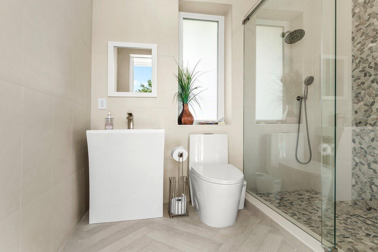 11164 Boca Woods Lane Boca Raton, FL 33428 - Photo 26 of 53 Guest bath 2