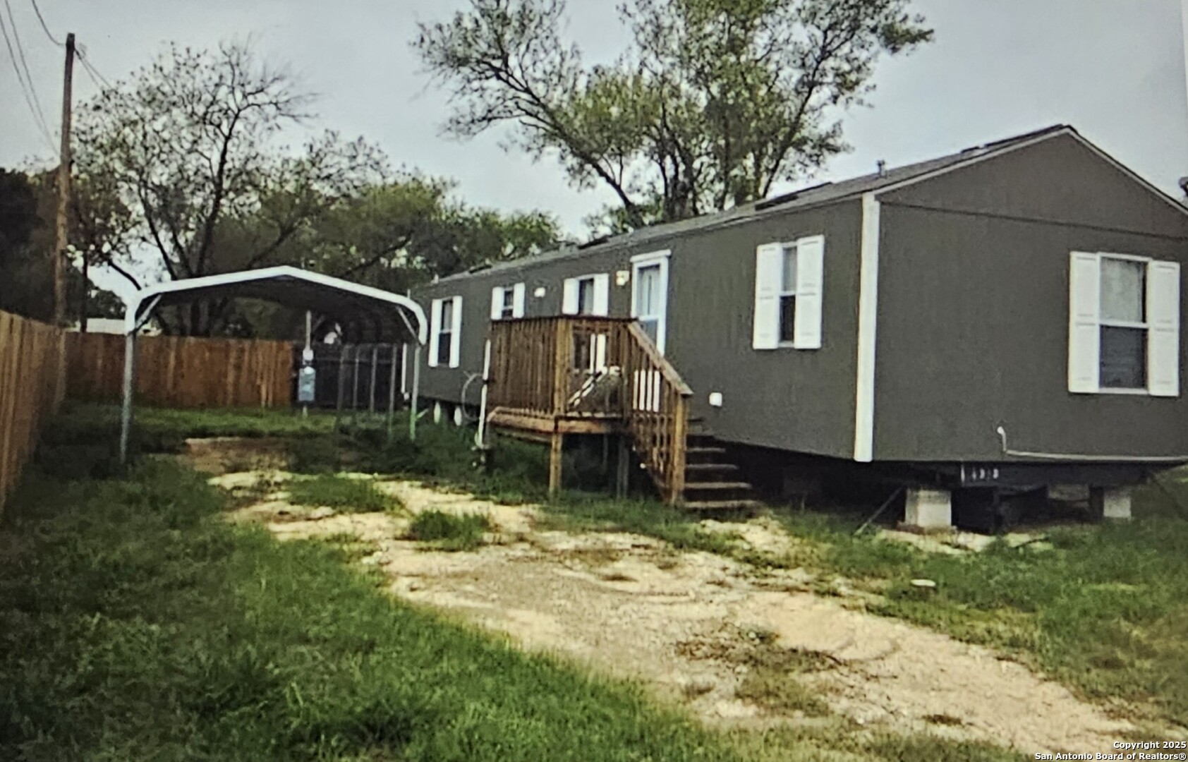 1215 South Way Pleasanton, TX 78064 - Photo 1 of 7