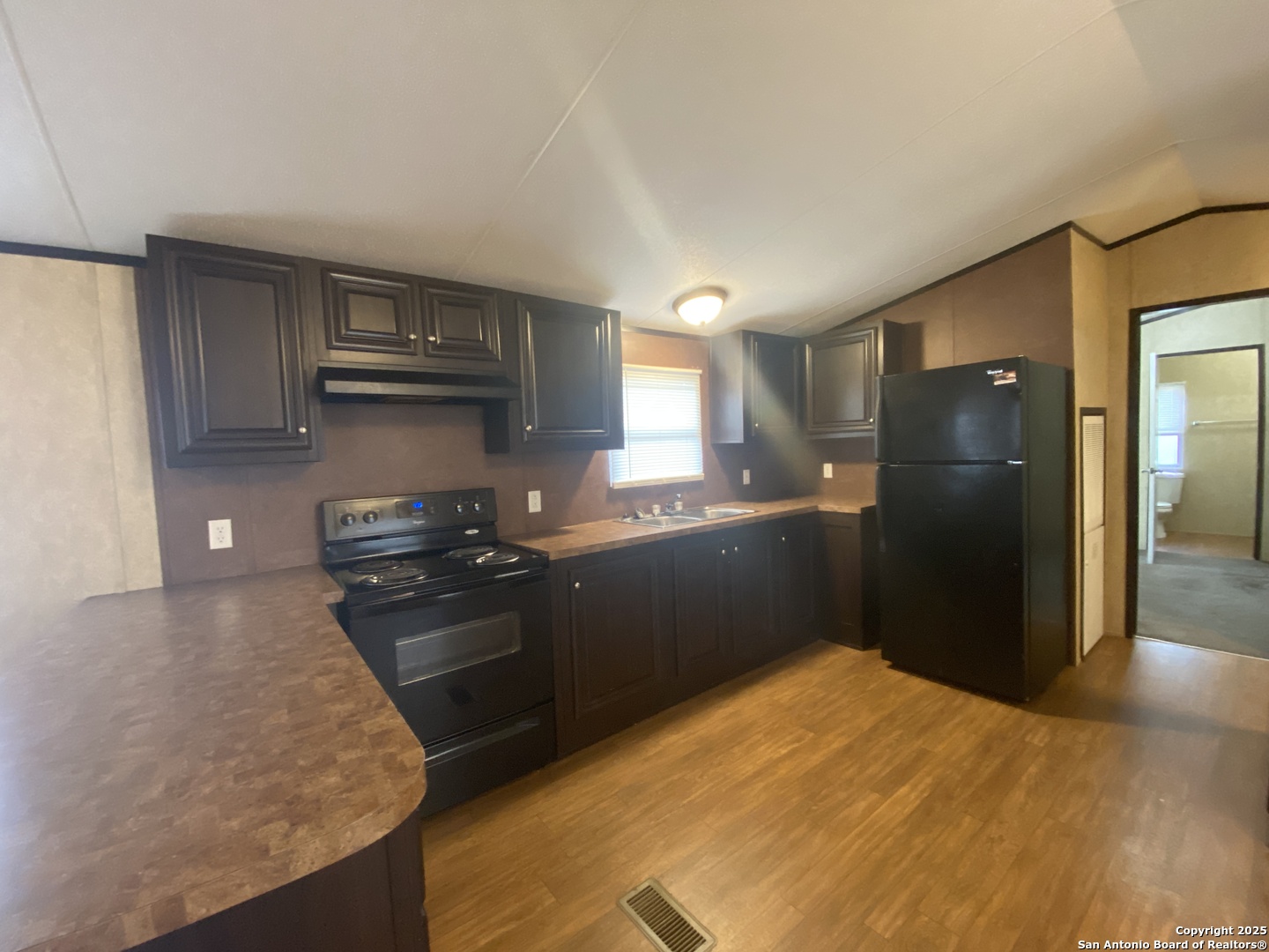 1215 South Way Pleasanton, TX 78064 - Photo 2 of 7