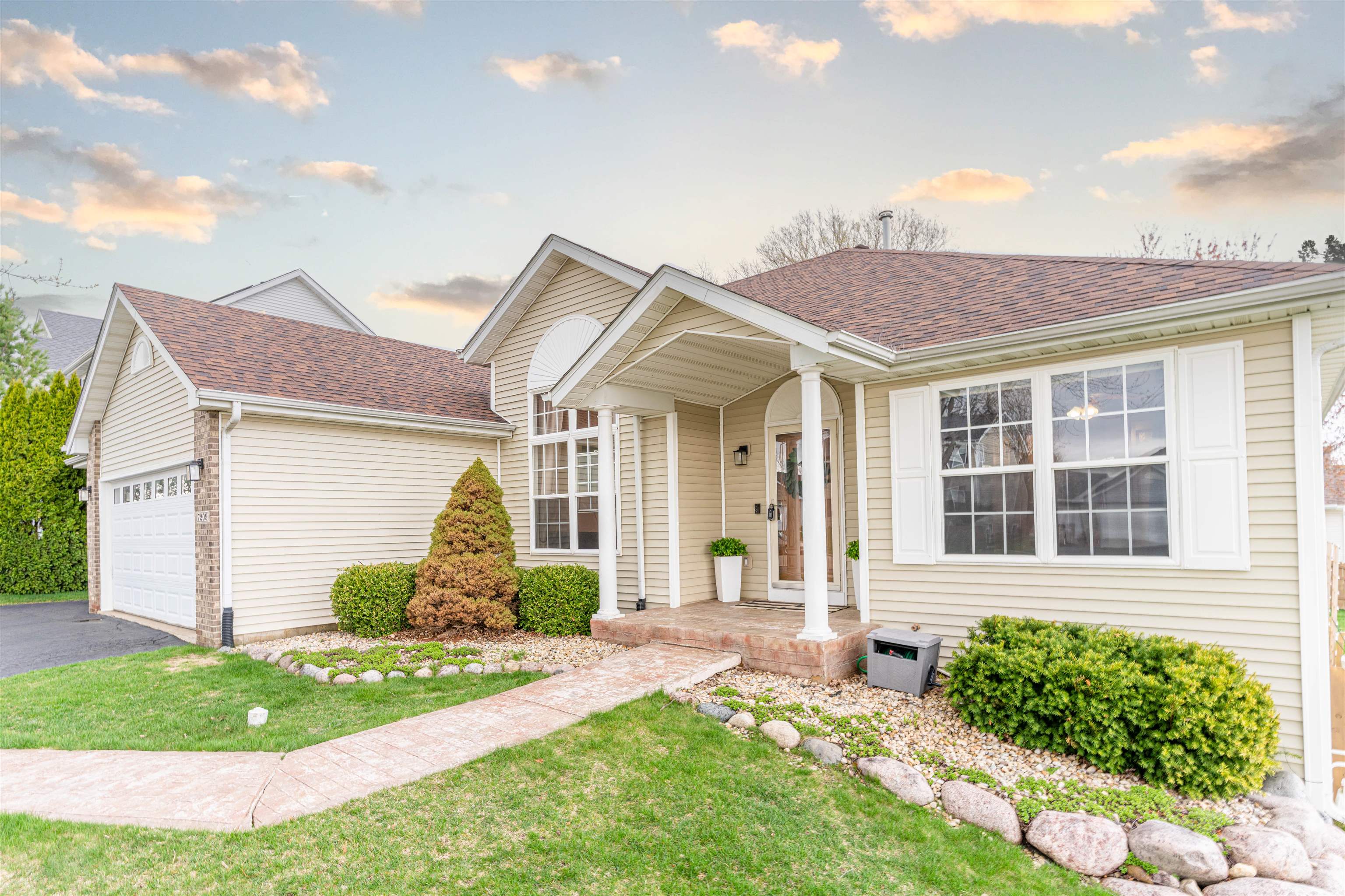 7209 Wimbledon Road Machesney Park, IL 61115 - Photo 2 of 33