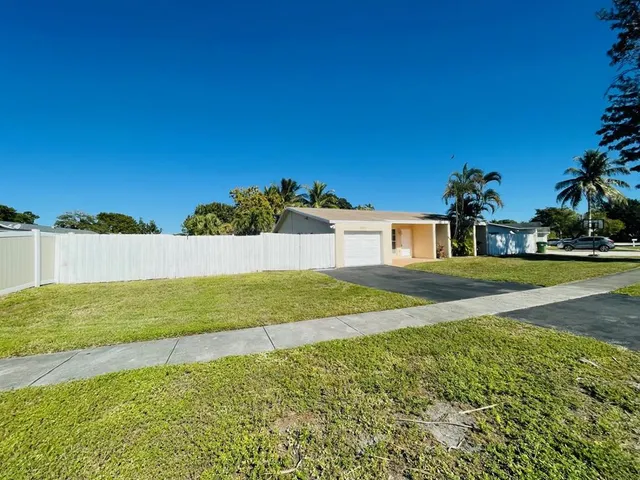 $3,850 | 9881 Northwest 4th Street, Pembroke Pines, FL 33024