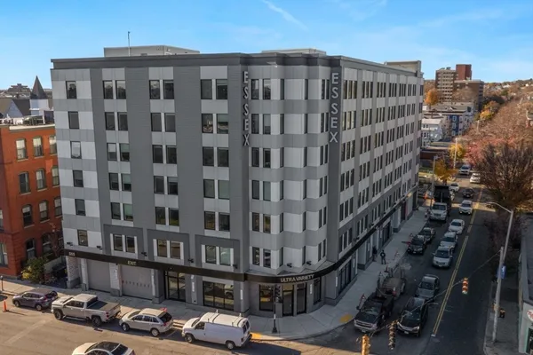 $1,750 | 585 Essex Street, Unit PH 603, Lynn, MA 01901