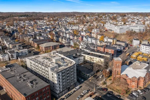 $1,750 | 585 Essex Street, Unit PH 603, Lynn, MA 01901