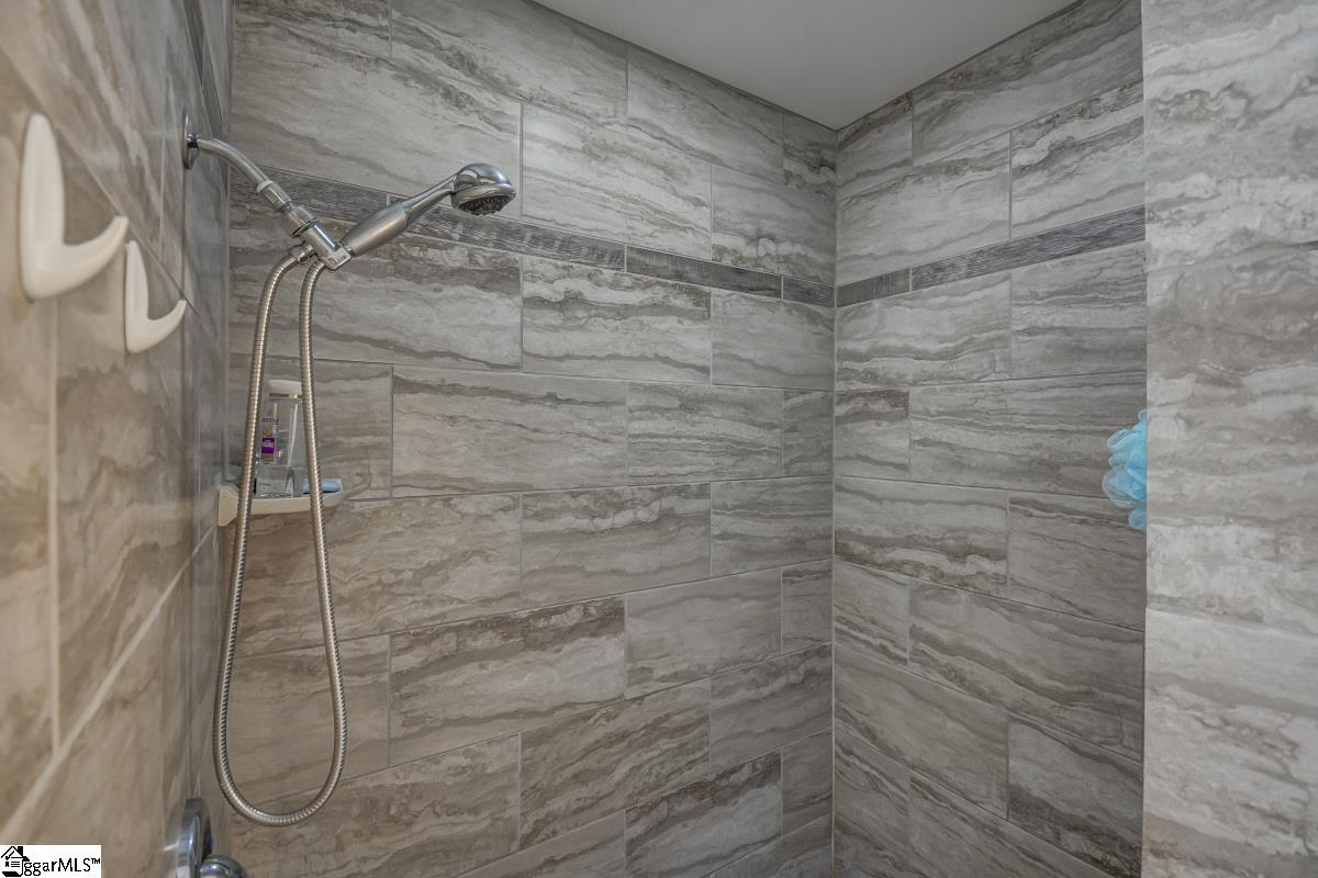 211 Red Hill Road Landrum, SC 29356 - Photo 18 of 36