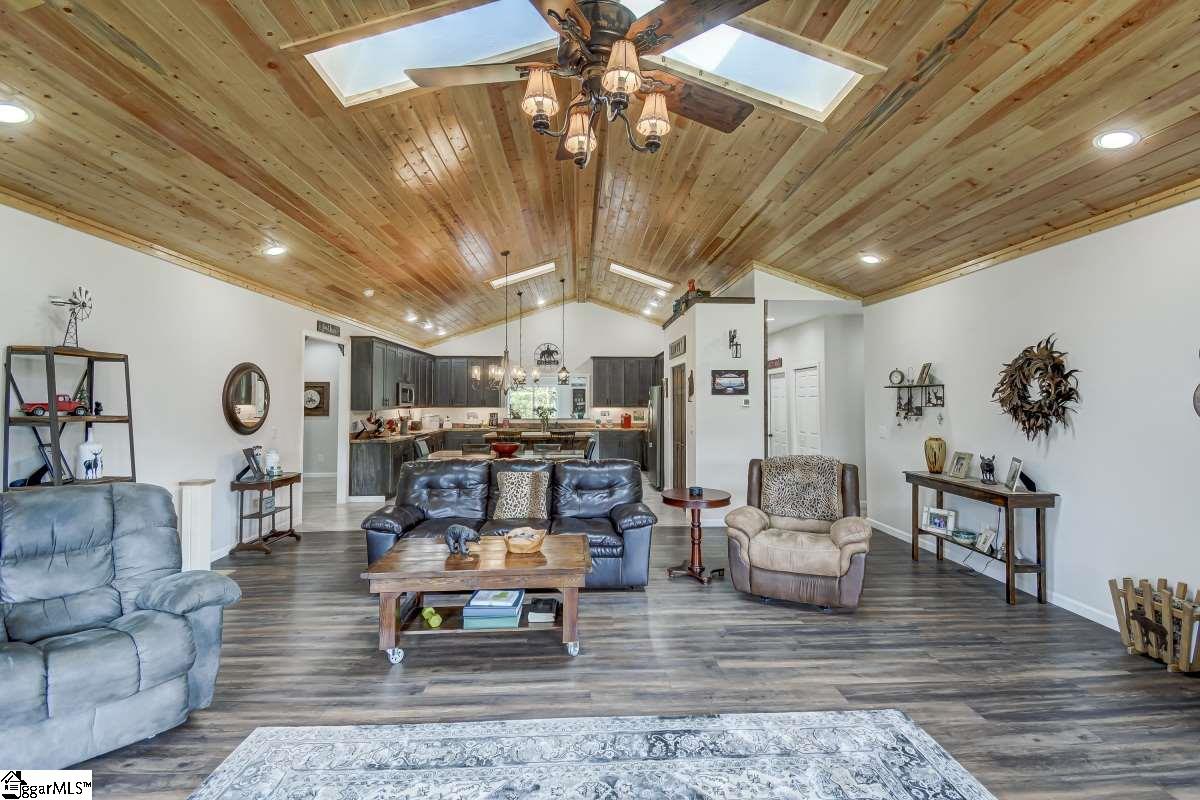211 Red Hill Road Landrum, SC 29356 - Photo 5 of 36