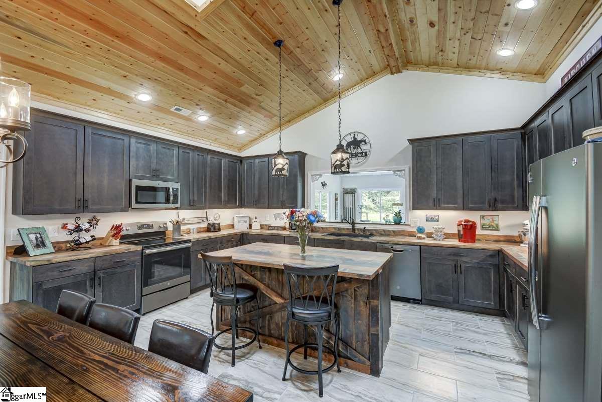 211 Red Hill Road Landrum, SC 29356 - Photo 8 of 36