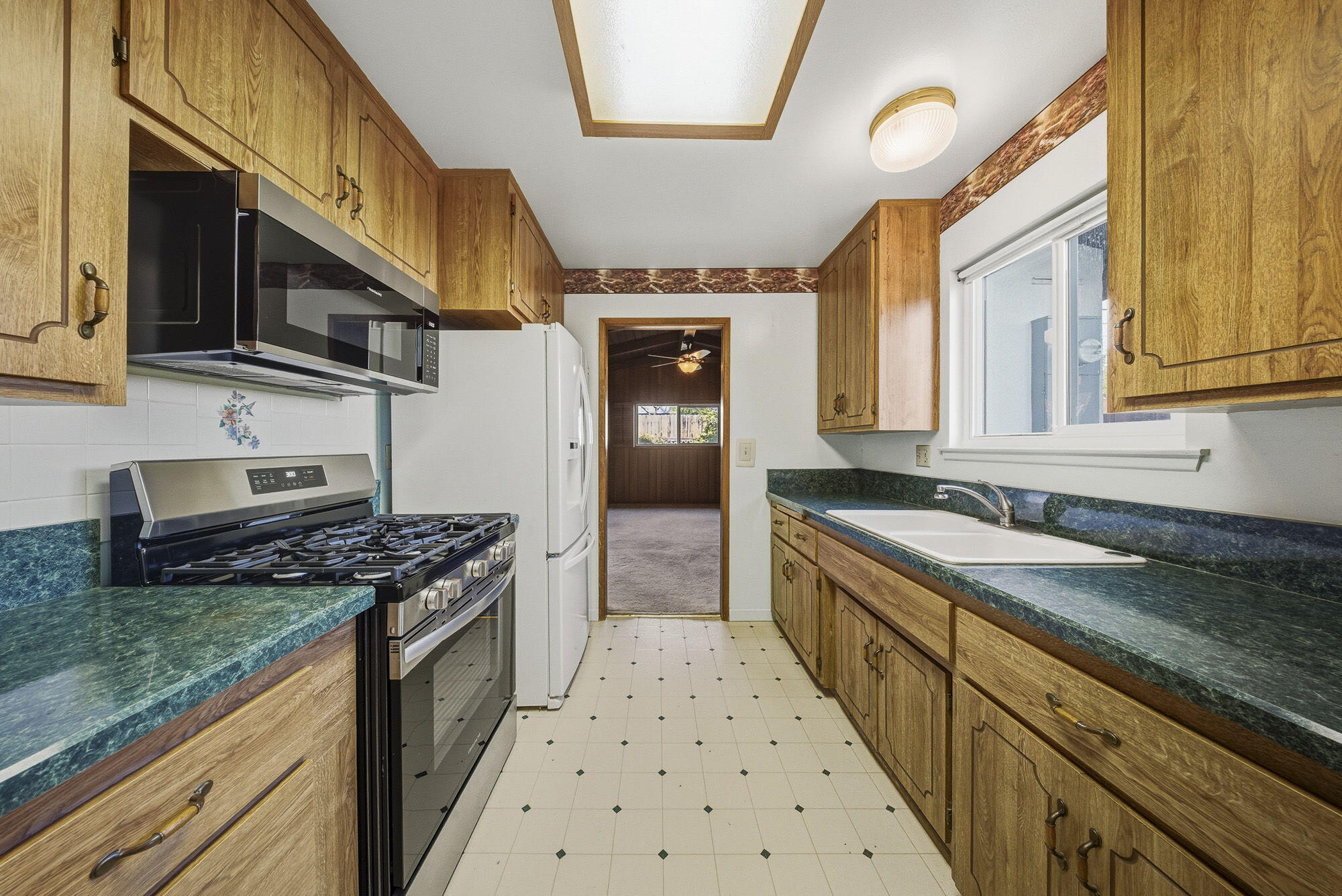 211 Big Sur Drive Goleta, CA 93117 - Photo 4 of 17 Kitchen