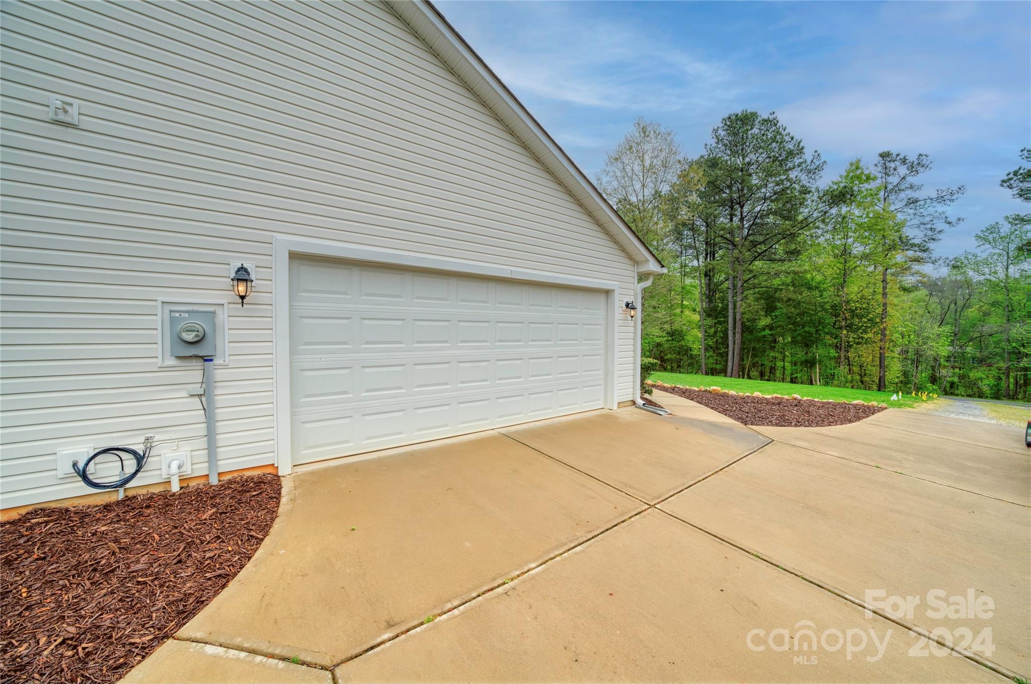 303 Reservation Road Catawba, SC 29704 - Photo 31 of 32 a backyard of a house