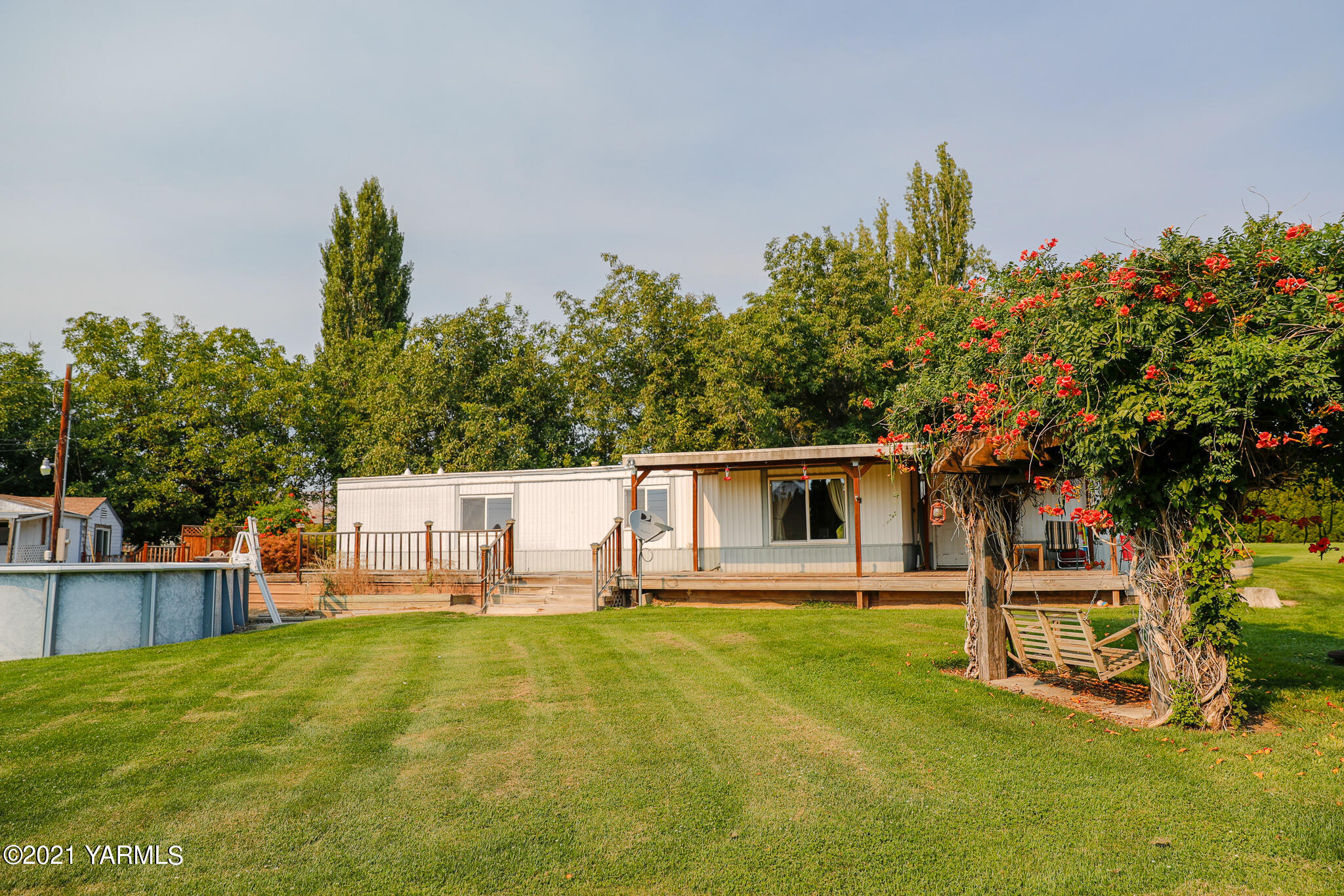 340 Beane Road Moxee, WA 98936 - Photo 2 of 30 a view of a house with backyard and sitting area