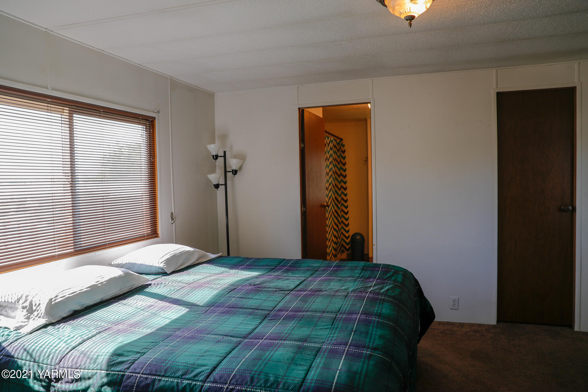 340 Beane Road Moxee, WA 98936 - Photo 11 of 30 a bedroom with a bed and a window