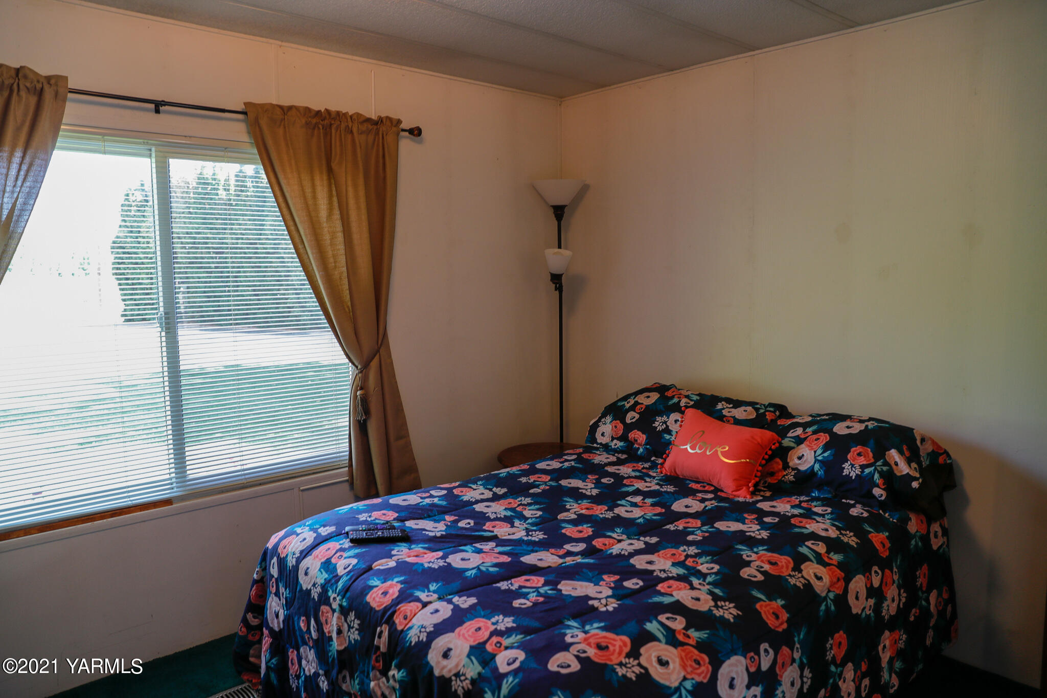 340 Beane Road Moxee, WA 98936 - Photo 14 of 30 a bedroom with a bed and a window
