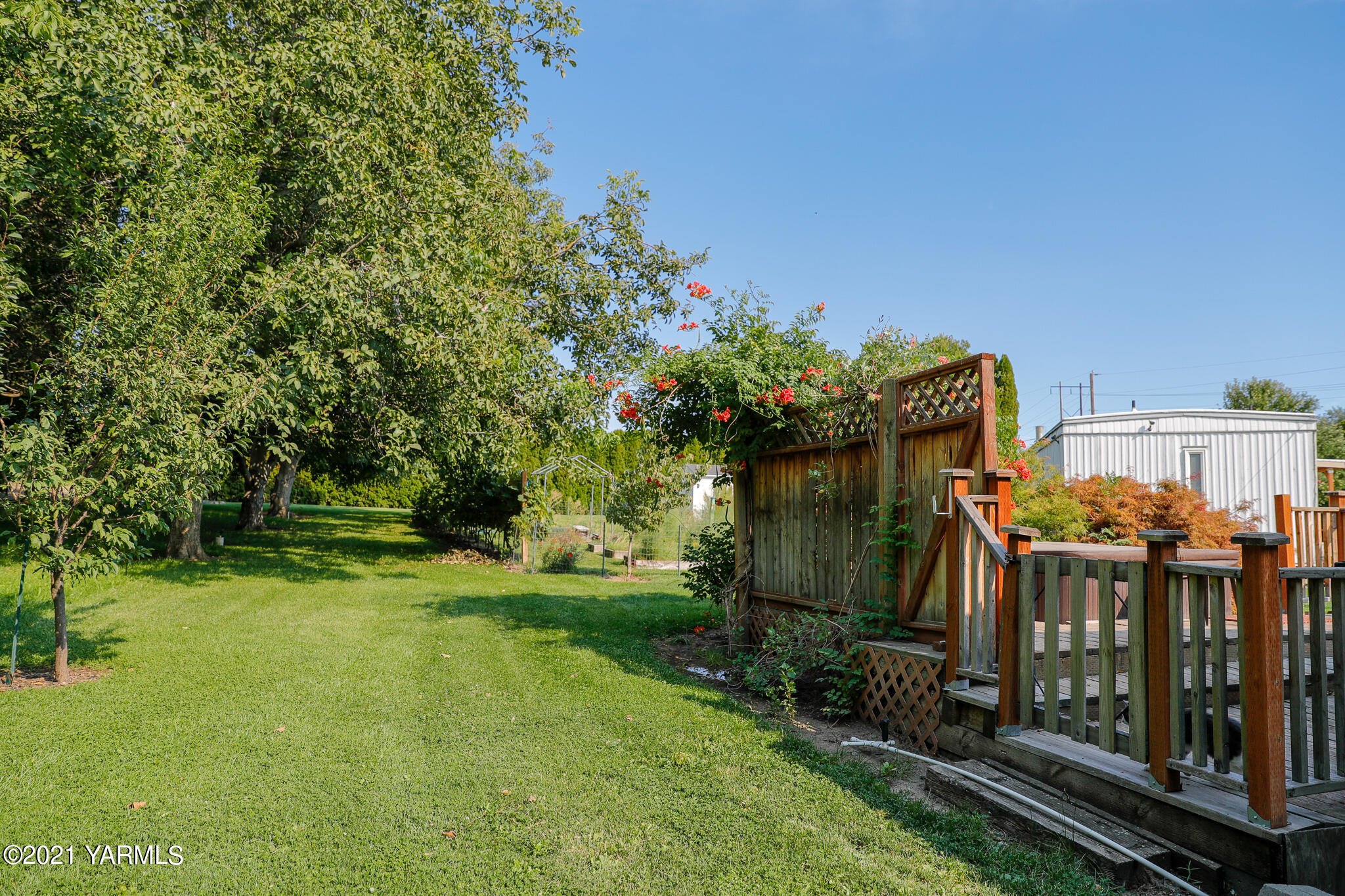 340 Beane Road Moxee, WA 98936 - Photo 20 of 30 a view of outdoor space and garden