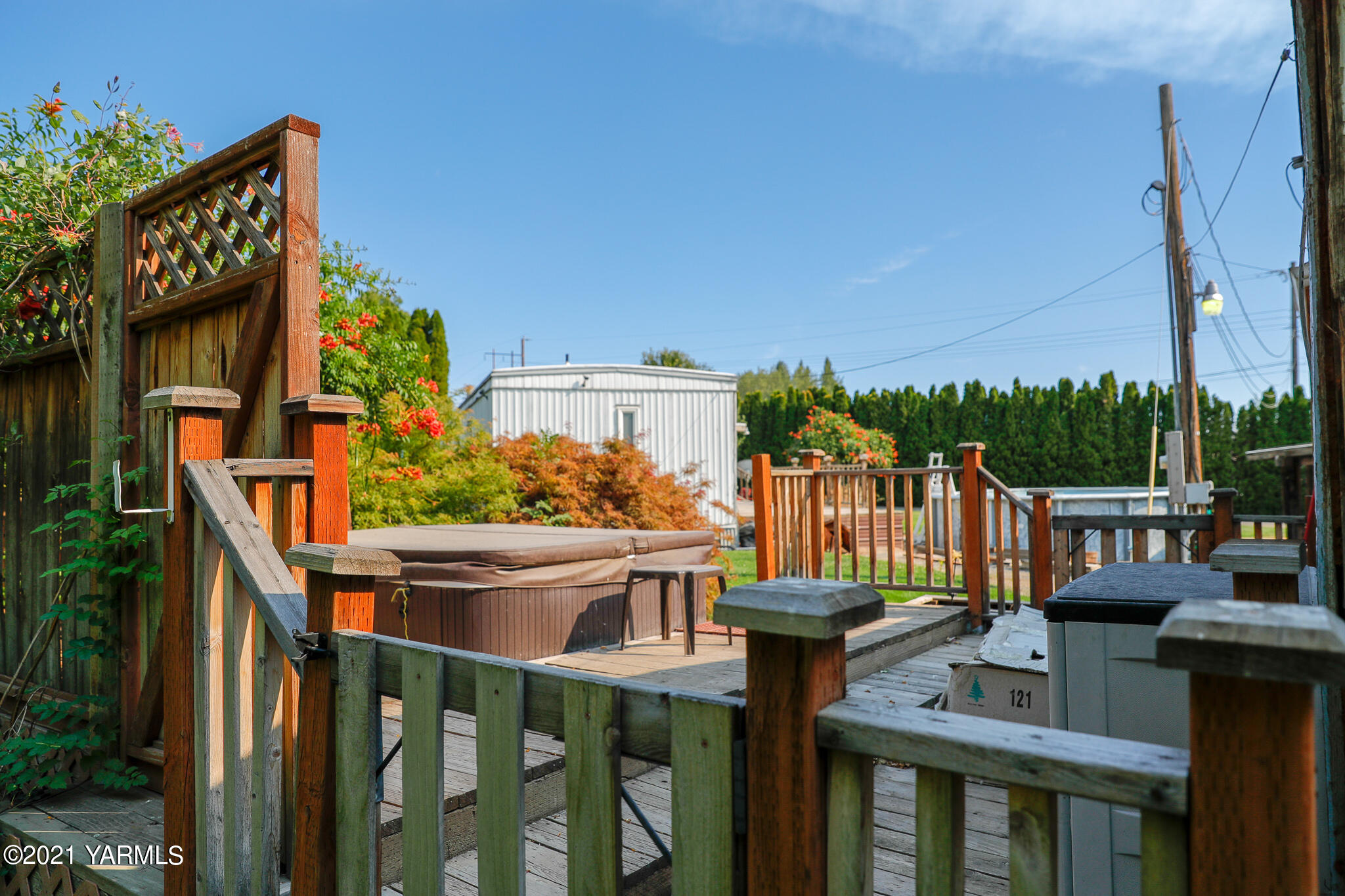 340 Beane Road Moxee, WA 98936 - Photo 21 of 30 a view of a house with wooden fence