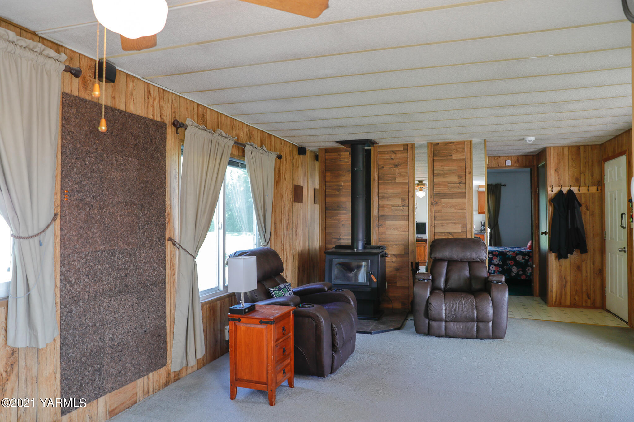 340 Beane Road Moxee, WA 98936 - Photo 7 of 30 a dining room with furniture and windows