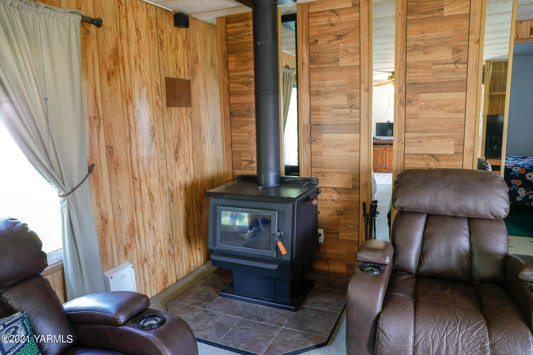 340 Beane Road Moxee, WA 98936 - Photo 8 of 30 a living room with furniture and a fireplace