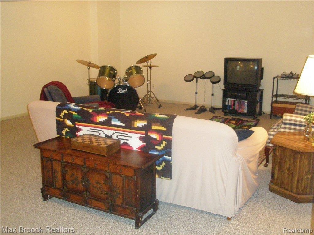 9185 Fox Hollow Road Clarkston, MI 48348 - Photo 15 of 25 Recreation room