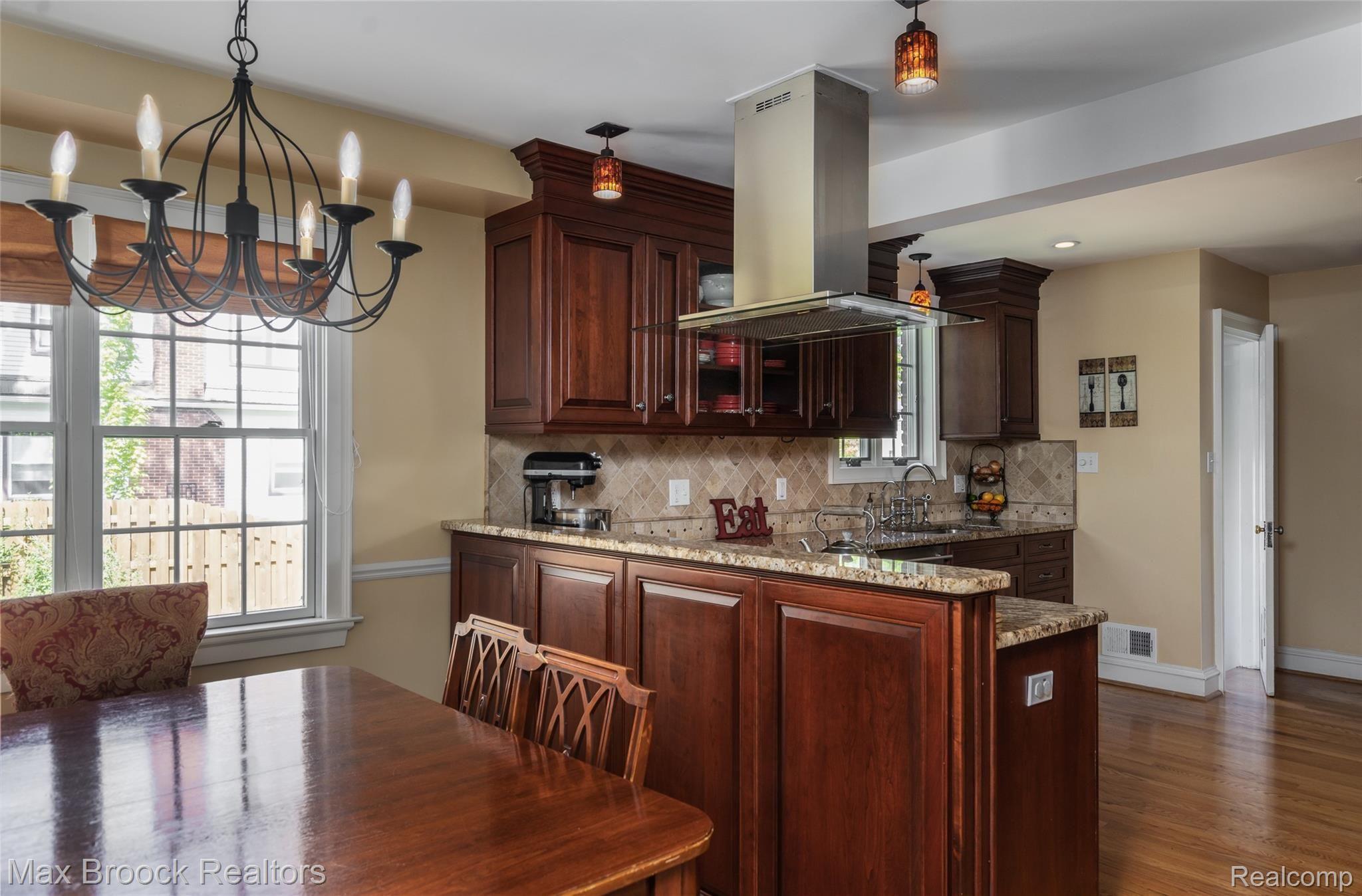 17 Hanover Road Pleasant Ridge, MI 48069 - Photo 12 of 32 Kitchen Eat-in Space