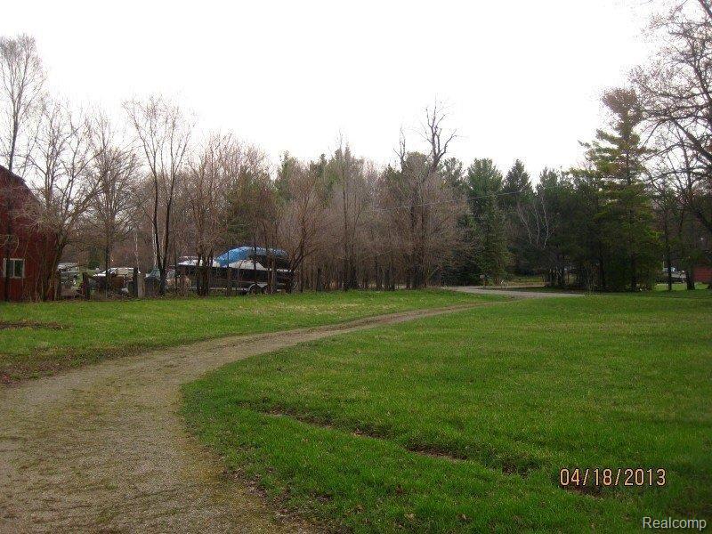 39440 Willis Road Belleville, MI 48111 - Photo 22 of 25 Curve Drive Way Other Side.JPG