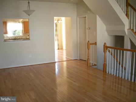 6166 Kendra Way Centreville, VA 20121 - Photo 2 of 7 Living Room