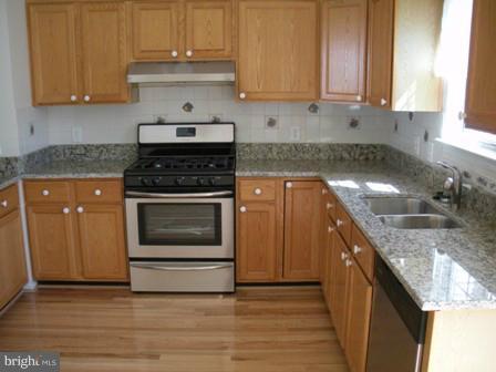 6166 Kendra Way Centreville, VA 20121 - Photo 6 of 7 Kitchen