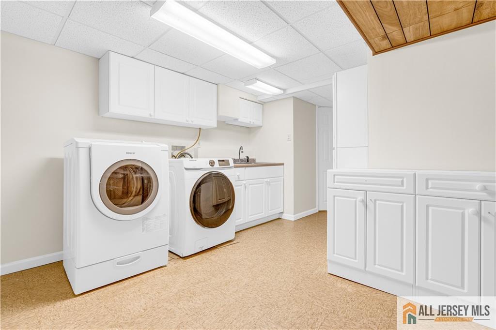 5 Montview Road Edison, NJ 08837 - Photo 38 of 47 a utility room with dryer and washer
