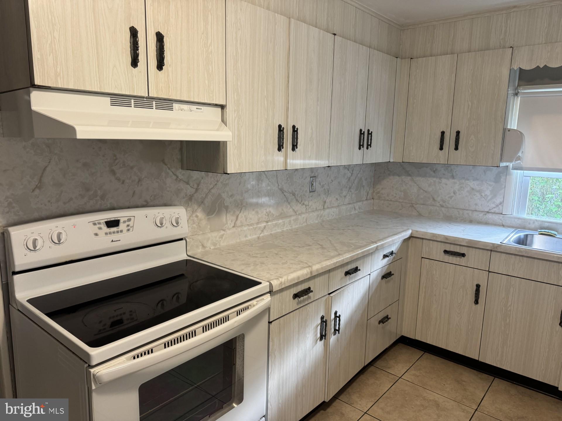 508 Warren Road Cockeysville, MD 21030 - Photo 4 of 19 kitchen