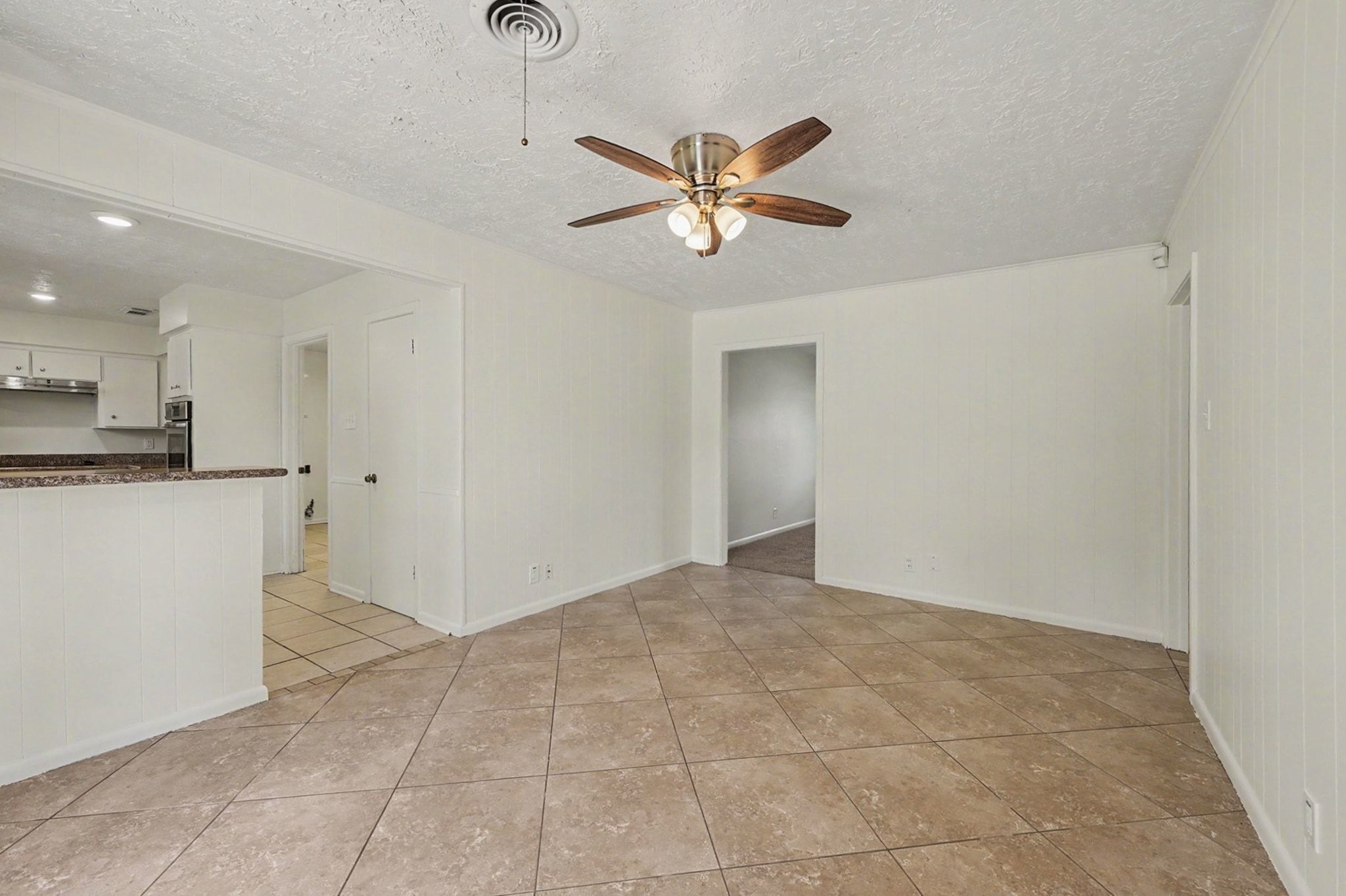 9315 Val Verde Street Houston, TX 77063 - Photo 6 of 27