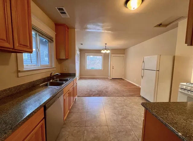 $2,395 | 910 Howard Avenue, Burlingame, CA 94010