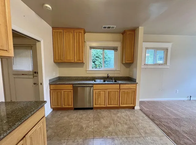 $2,395 | 910 Howard Avenue, Burlingame, CA 94010