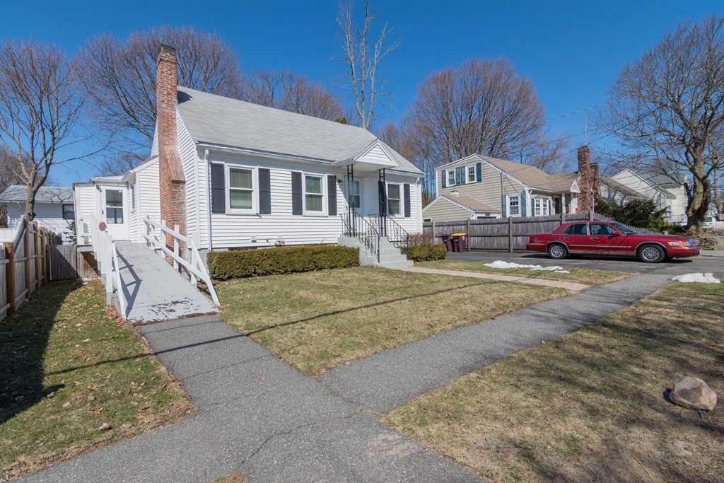 24 Welland Road Weymouth, MA 02188 - Photo 3 of 13 Gallery Image 3