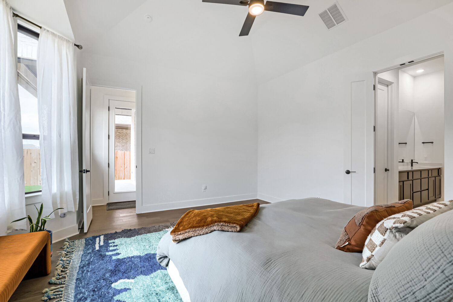 404 Jackson River Loop Kyle, TX 78640 - Photo 11 of 36 Gallery Image 11