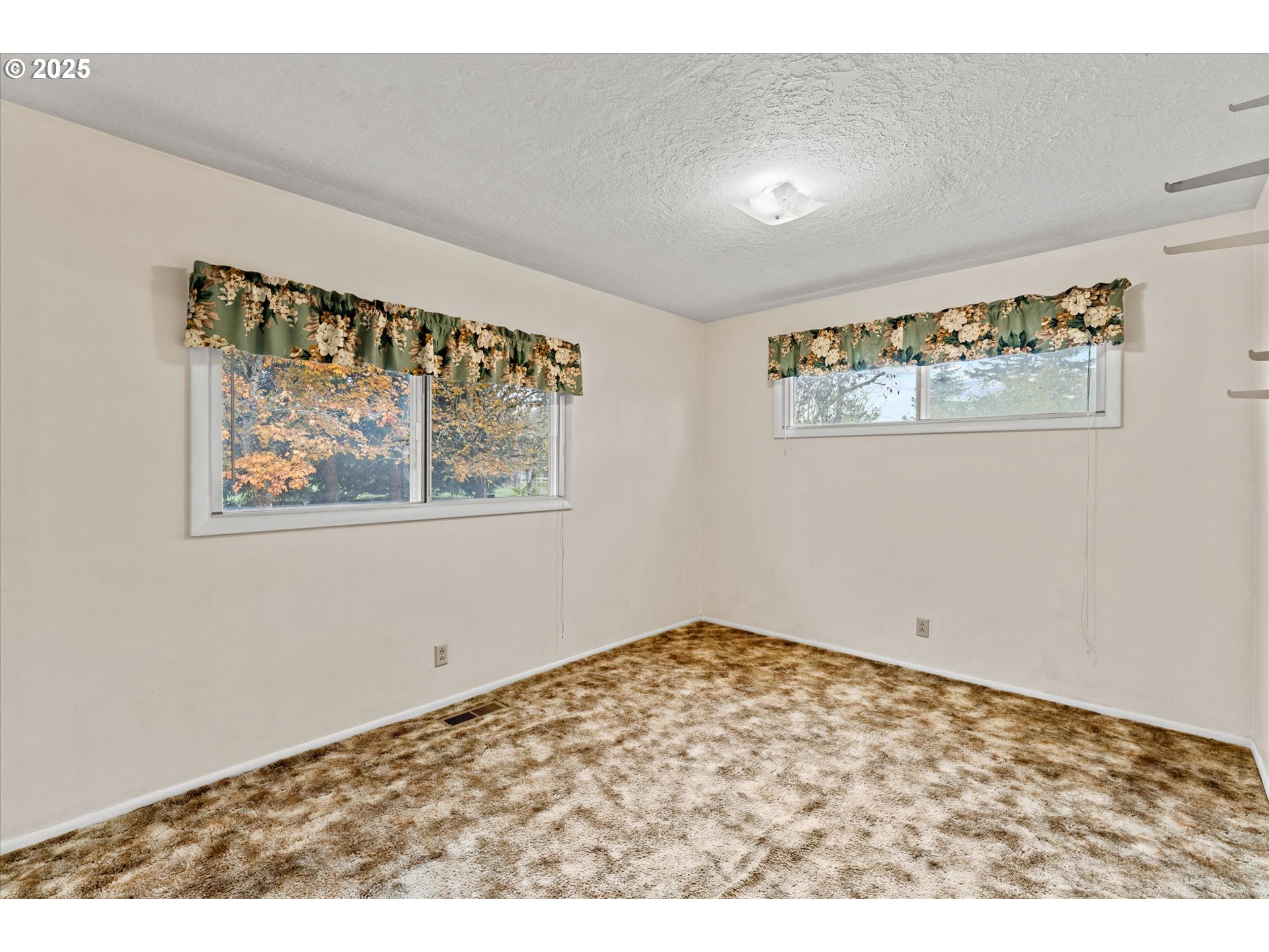 15690 South Carus Road Oregon City, OR 97045 - Photo 9 of 43 Gallery Image 9