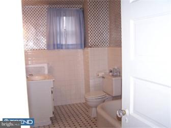 6473 Morris Park Road Philadelphia, PA 19151 - Photo 11 of 12 Bathroom