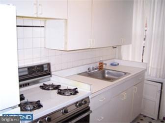 6473 Morris Park Road Philadelphia, PA 19151 - Photo 6 of 12 Kitchen