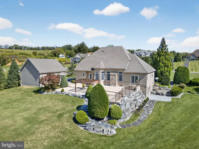 $1,325,000 | 5820 Harvest Place, Schnecksville, PA 18078