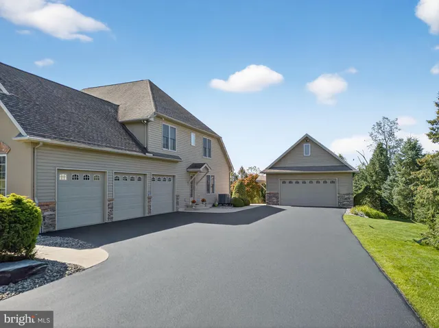 $1,325,000 | 5820 Harvest Place, Schnecksville, PA 18078