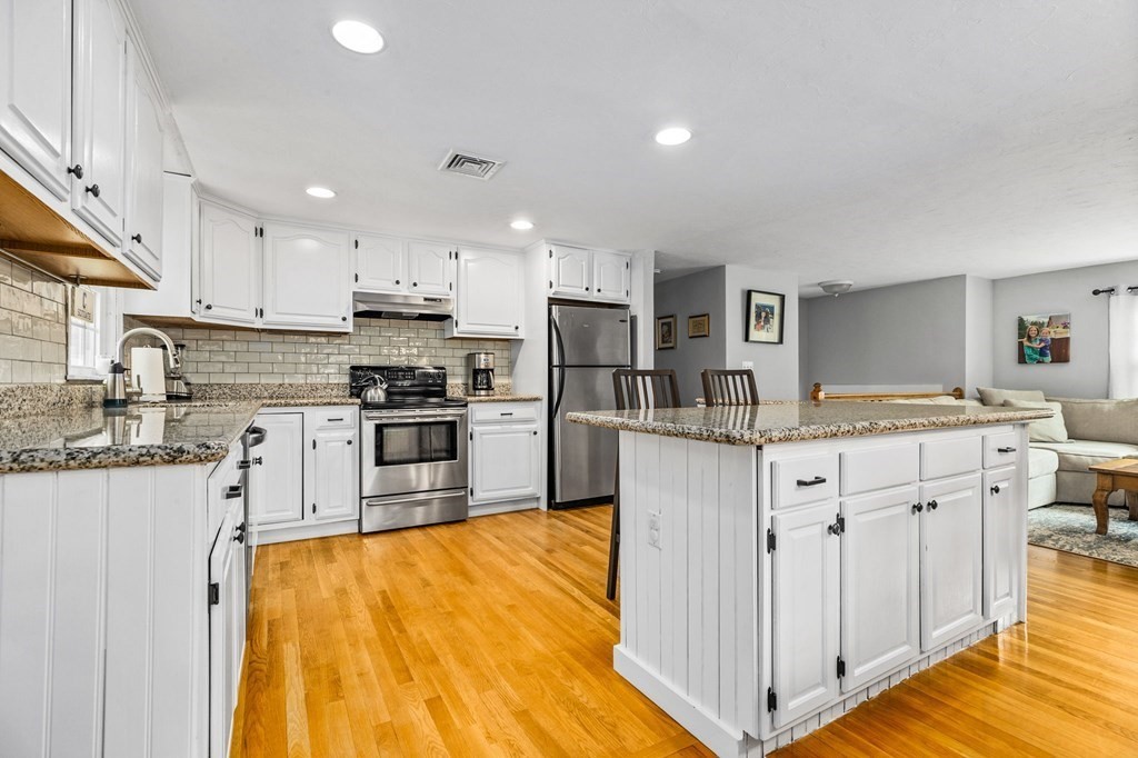 55 Hughey Road Scituate, MA 02066 - Photo 6 of 28 Gallery Image 6