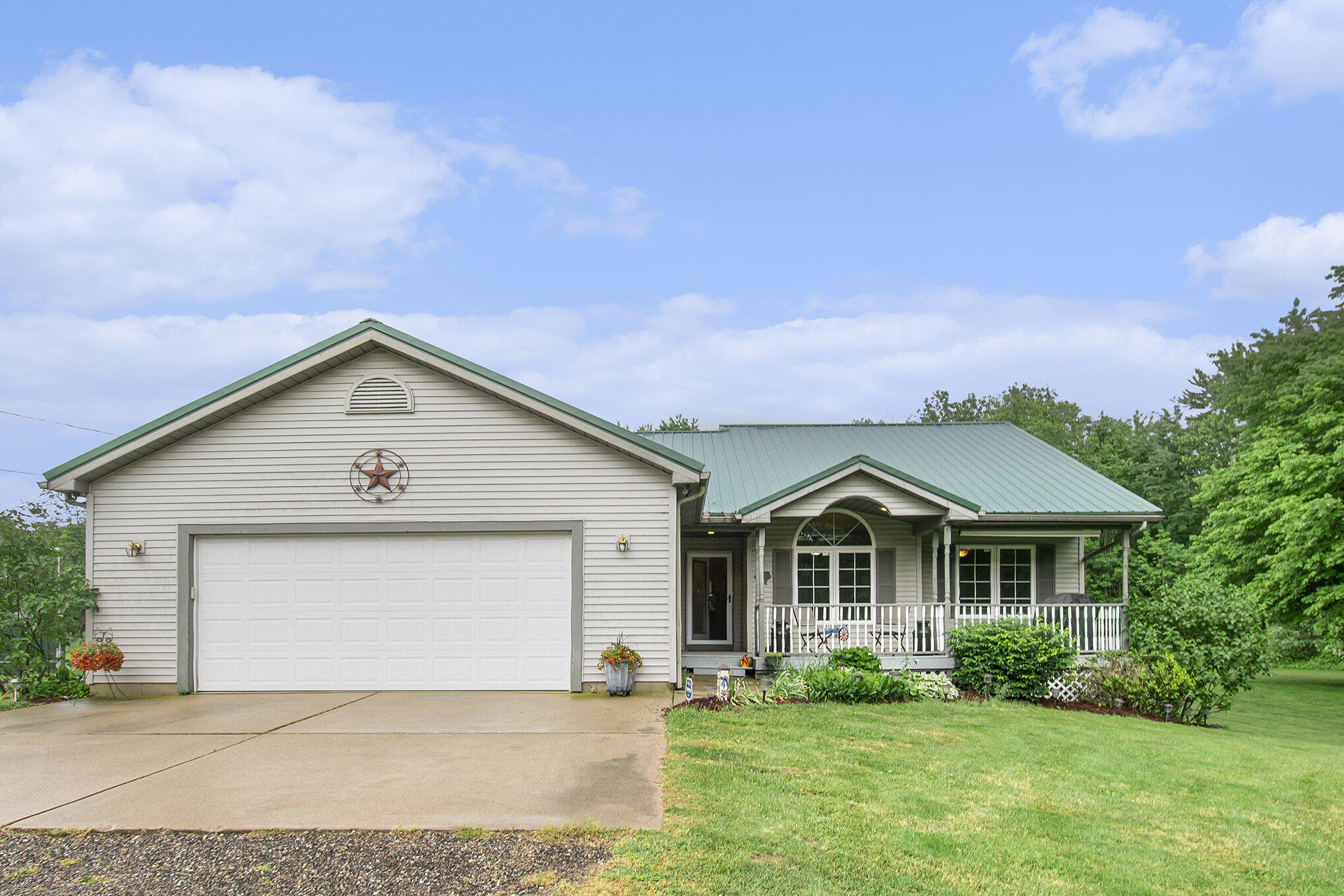 1701 South Stewart Road Charlotte, MI 48813 - Photo 1 of 43 001_ndp7330