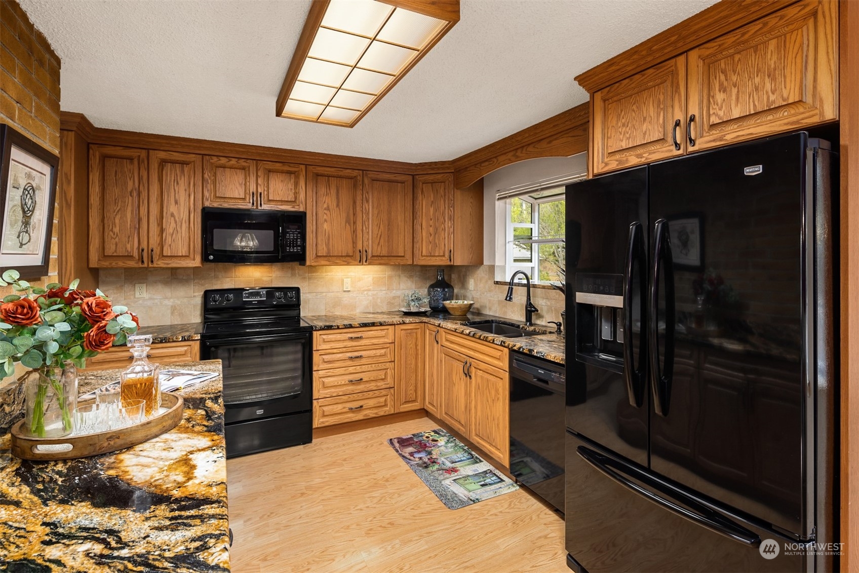 25376 Bond Road Northeast Poulsbo, WA 98370 - Photo 9 of 40 Gallery Image 9